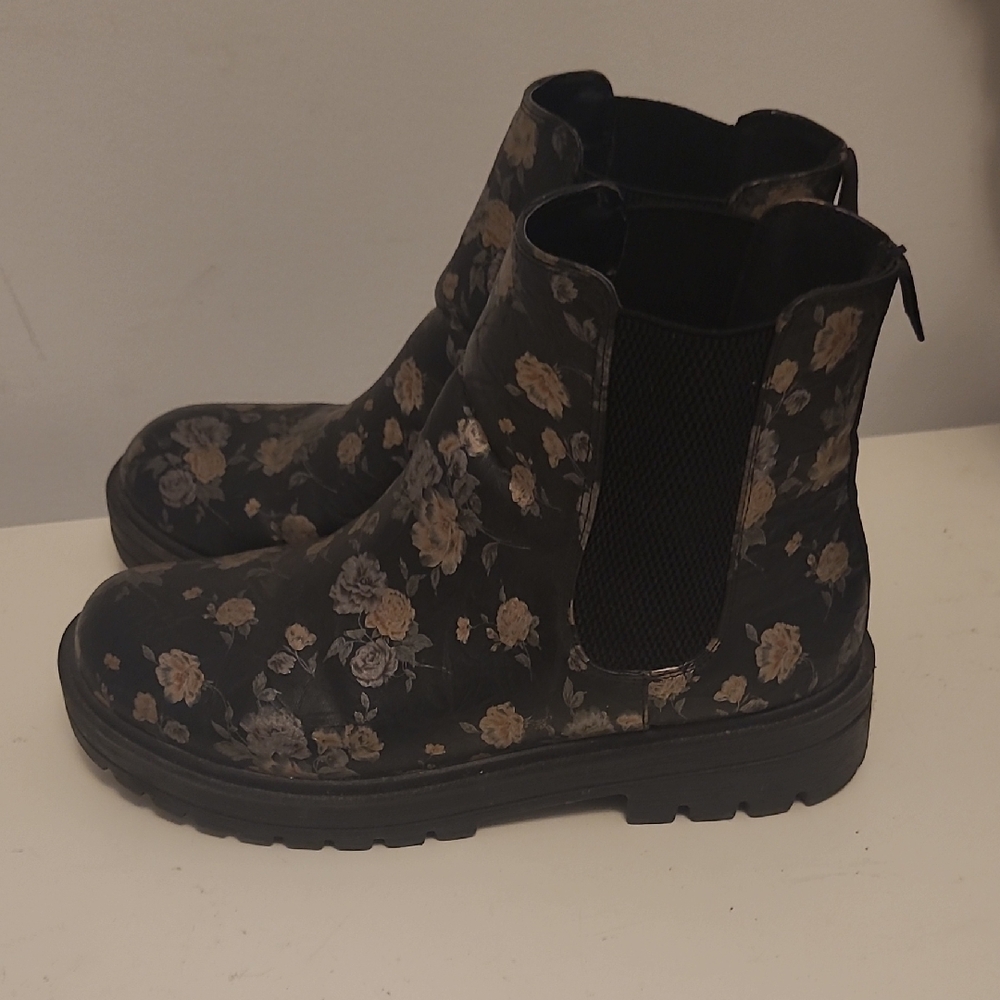 Soda Black Floral Ankle Boots - Picture 4 of 9